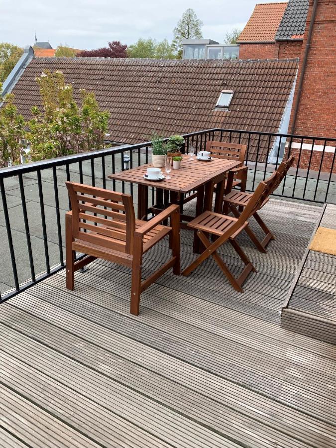 Charmante Ferienwohnung Mit Terrasse Im Herzen Von Норден Екстериор снимка