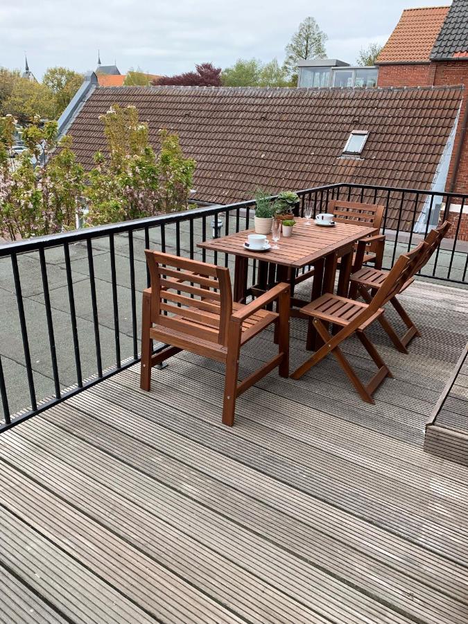 Charmante Ferienwohnung Mit Terrasse Im Herzen Von Норден Екстериор снимка